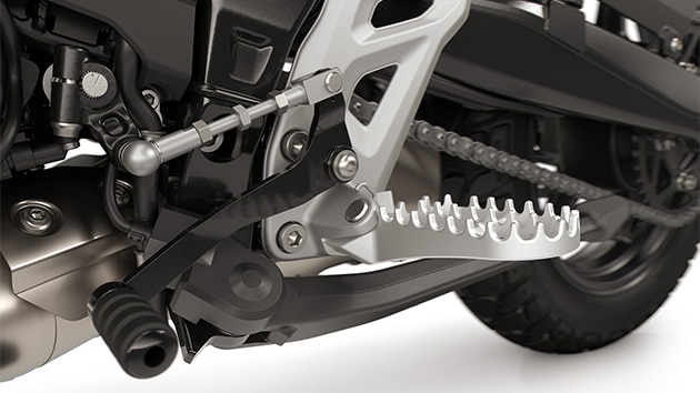 The enduro footrests and shift assistant Pro of the F 450 GS from BMW Motorrad