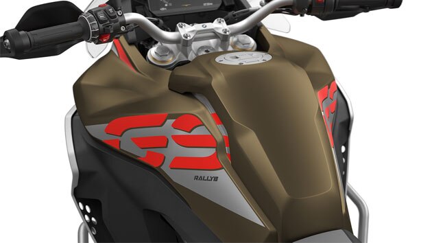 We see the tank of the F 850 GS Adventure.
