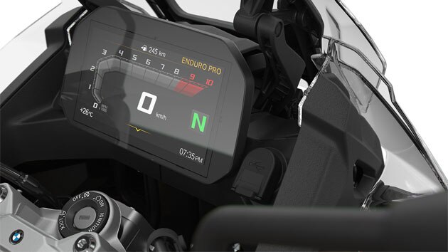 We see the touring windshield and USB port of the F 850 GS Adventure.