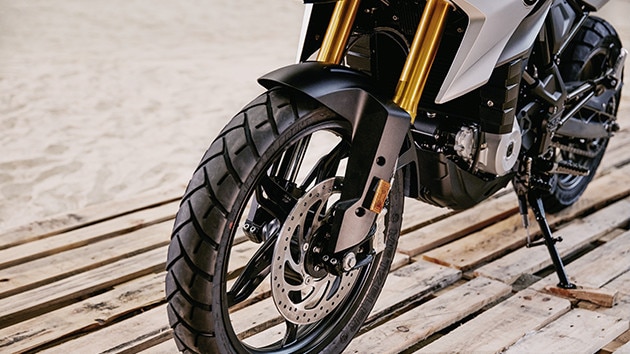 G 310 GS gold-anodised upside-down fork.