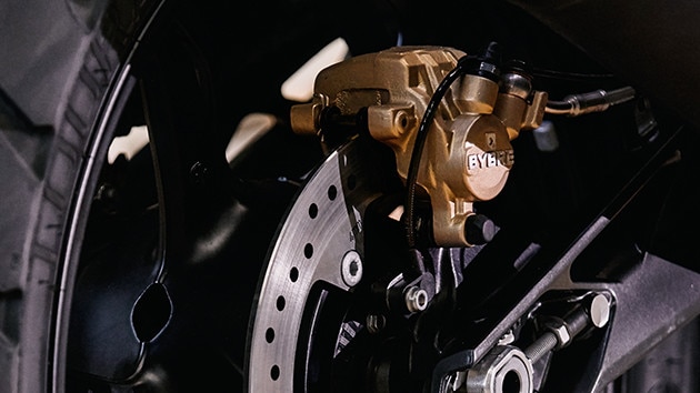 G 310 GS gold brake callipers
