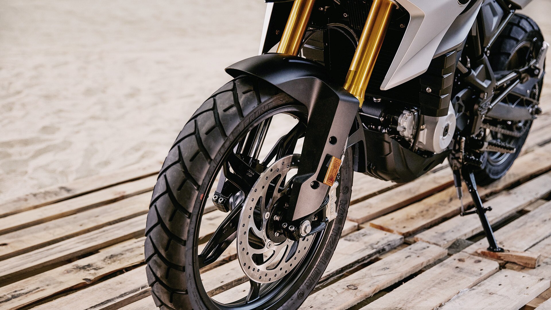 G 310 GS gold-anodised upside-down fork.