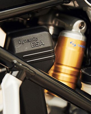 The BMW R 1250 GS with Dynamic ESA as standard.