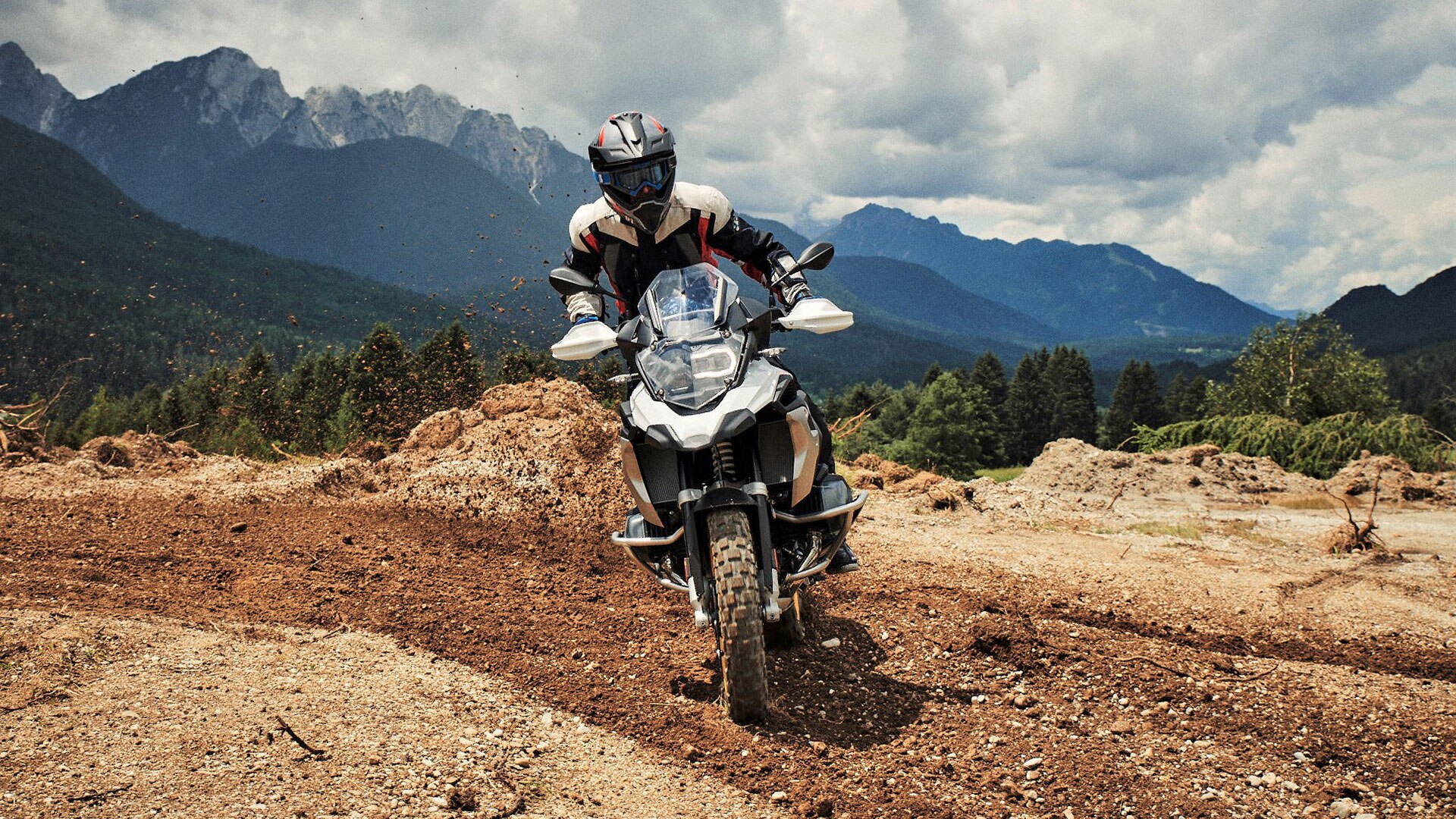 The BMW R 1250 GS on the road with the optional equipment riding mode Pro.