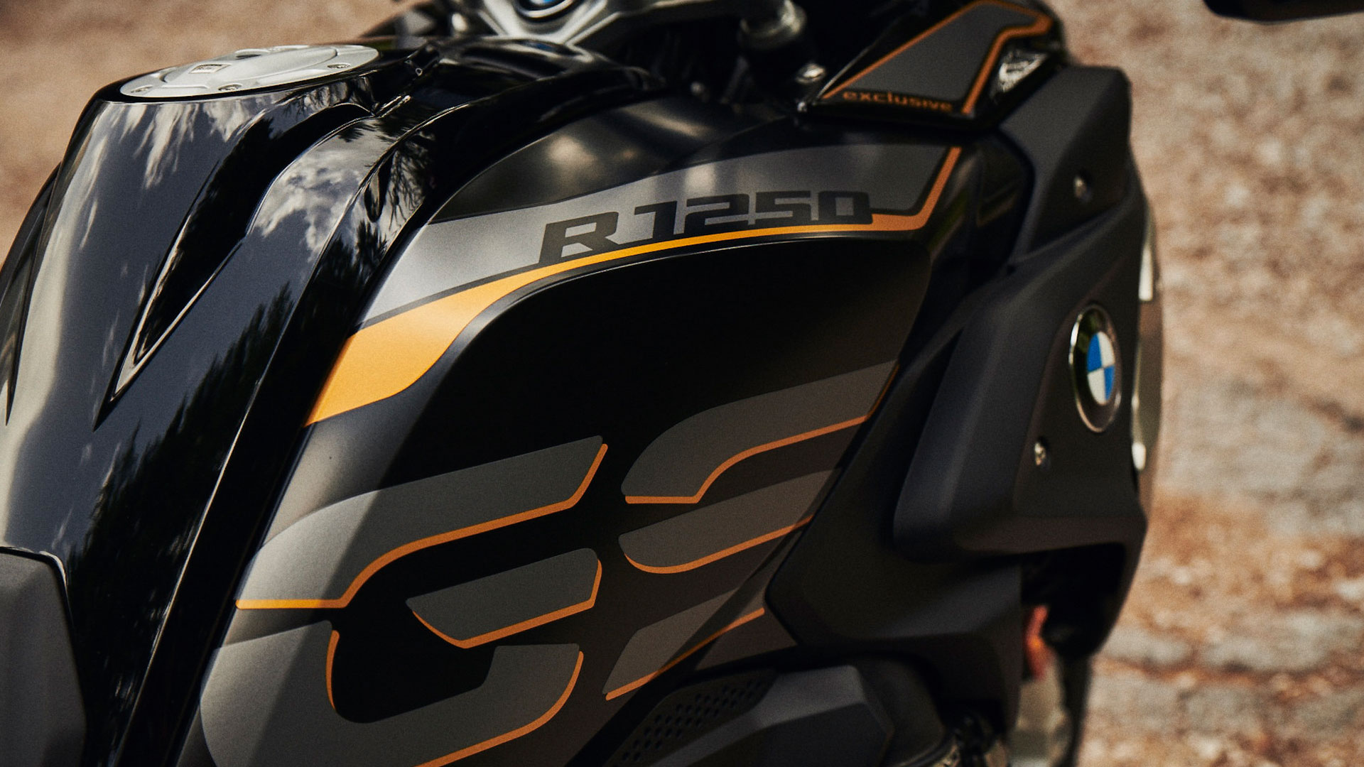 With Style Exclusive, the BMW R 1250 GS is even more expressive.