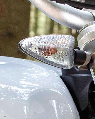 R nineT Urban G/S white indicators.