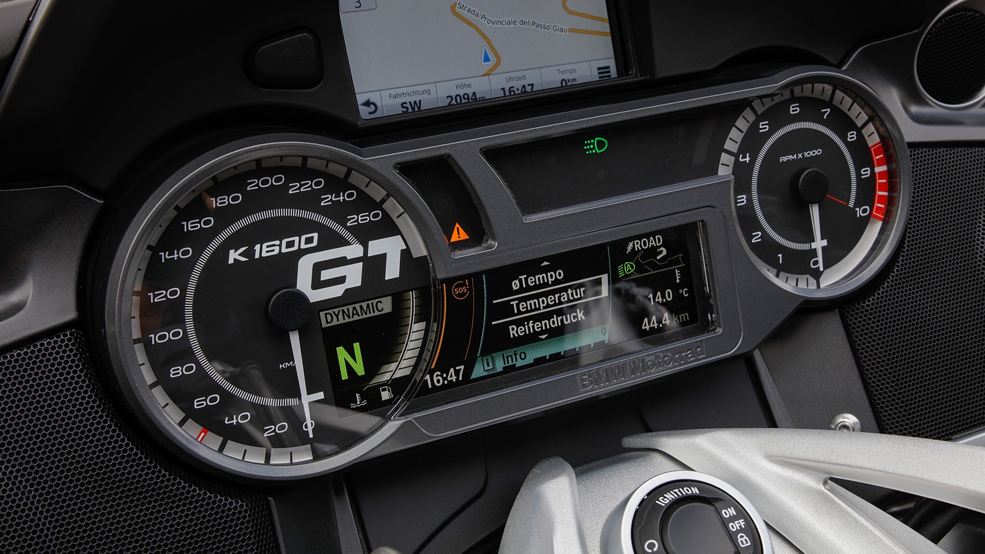 K 1600 GT cockpit