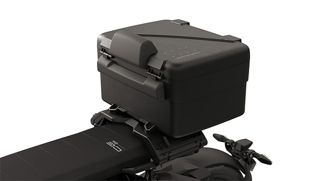 The Vario topcase of the CE 04 from BMW Motorrad