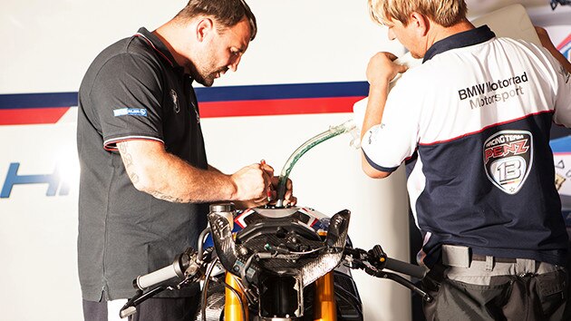 HP4 RACE Carbon front