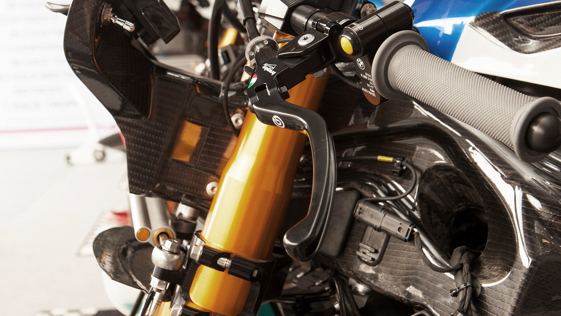 HP4 RACE Öhlins TTX 36 GP spring strut
