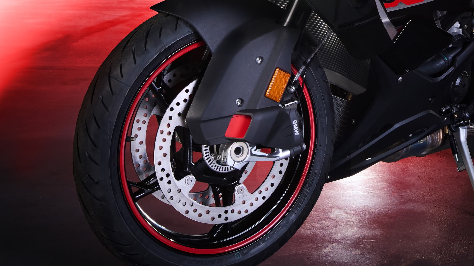 Red-Accented Design Option Wheels