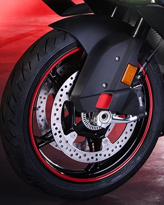 Red-Accented Design Option Wheels